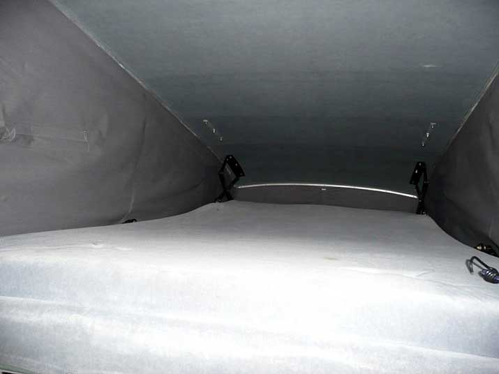 T2 Split, T2 Baywindow, T3 et T4. Sur cette image, quatre générations de Transporter aménagés par Westfalia.