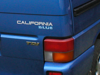 T2 Split, T2 Baywindow, T3 et T4. Sur cette image, quatre générations de Transporter aménagés par Westfalia.